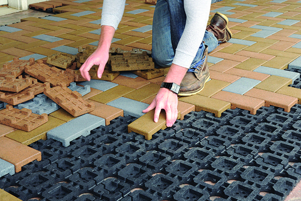 6.1.2.2.75-Pavers_Installation_Resurface_Laying_23_uid_6465357719325_uid_646e0827df725 6.1.2.2.75-Pavers_Installation_Resurface_Laying_23_uid_6465357719325_uid_646e0827df725